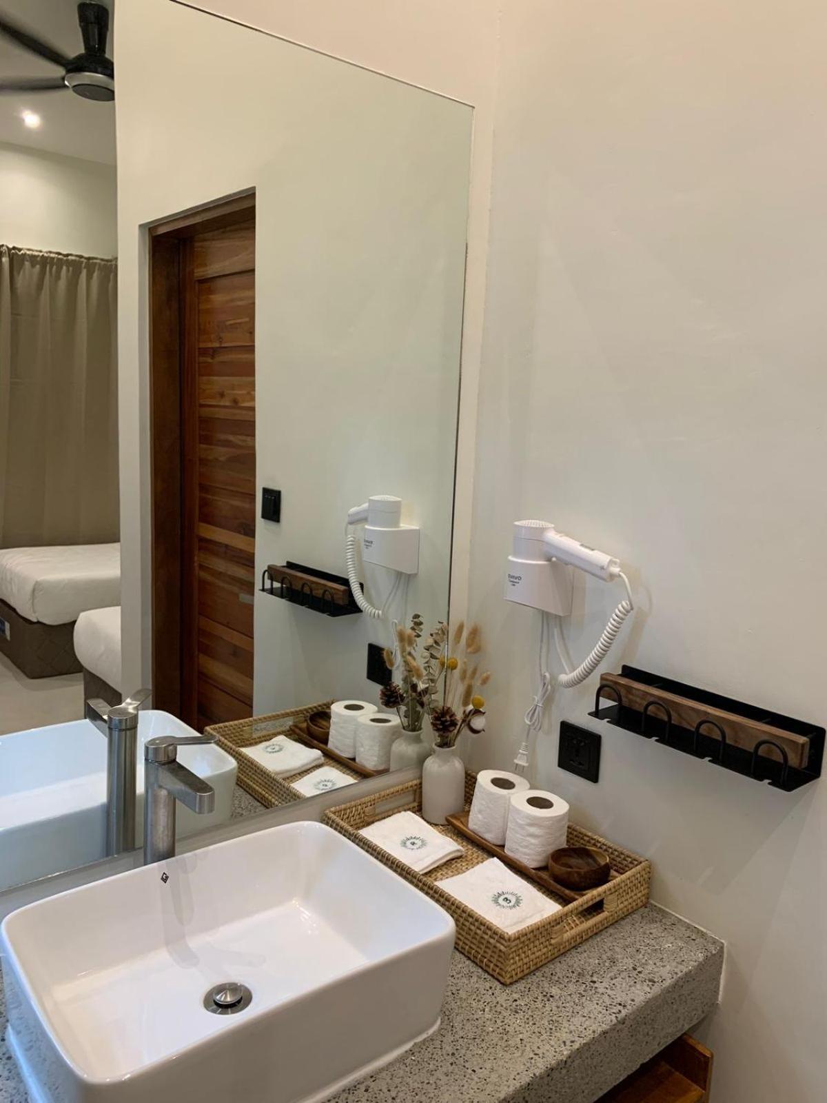 Hotel Bahandi General Luna (Surigao del Norte)