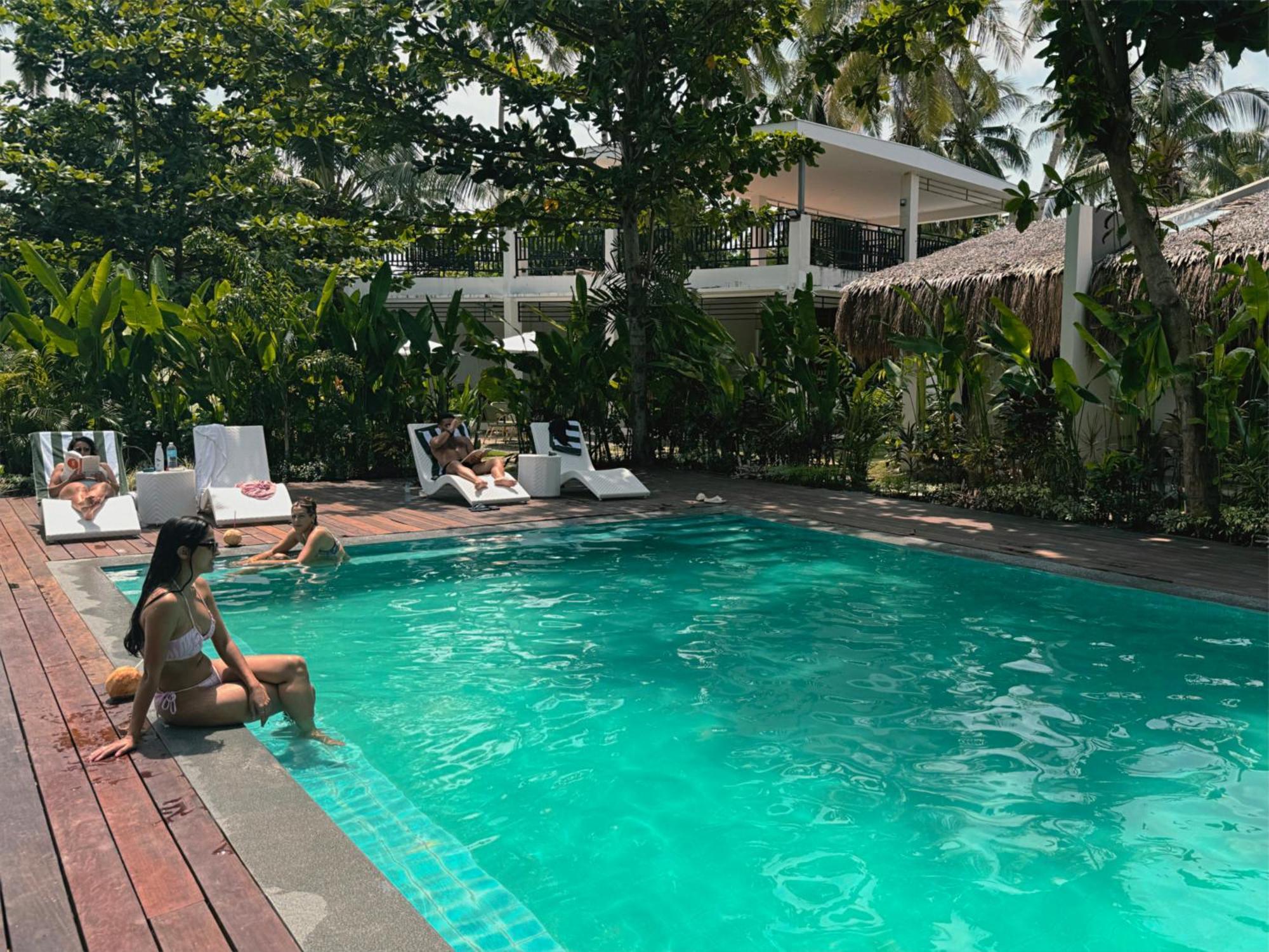 Hotel Bahandi General Luna (Surigao del Norte)